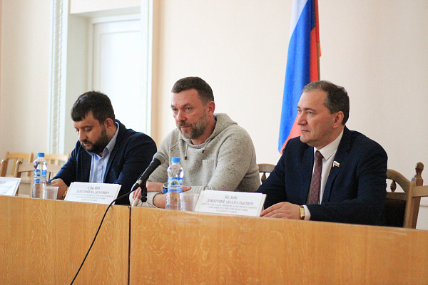 Дмитрий Саблин провел встречу с депутатами муниципального образования Нахимовского района Севастополя