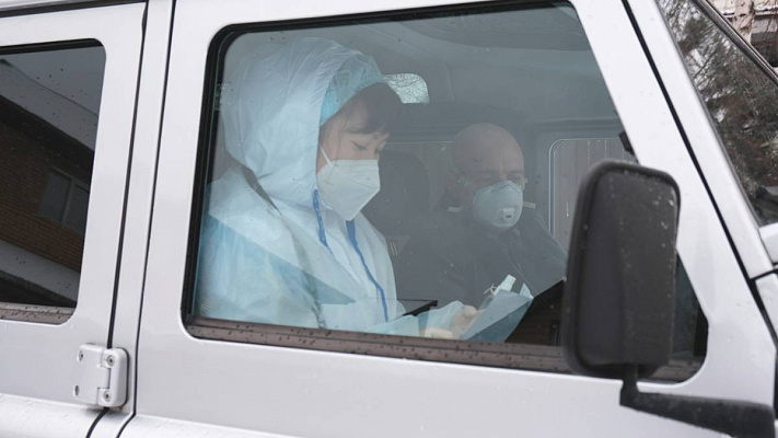 В Иркутске волонтеры-водители развозят врачей на вызовы пациентов с коронавирусом
