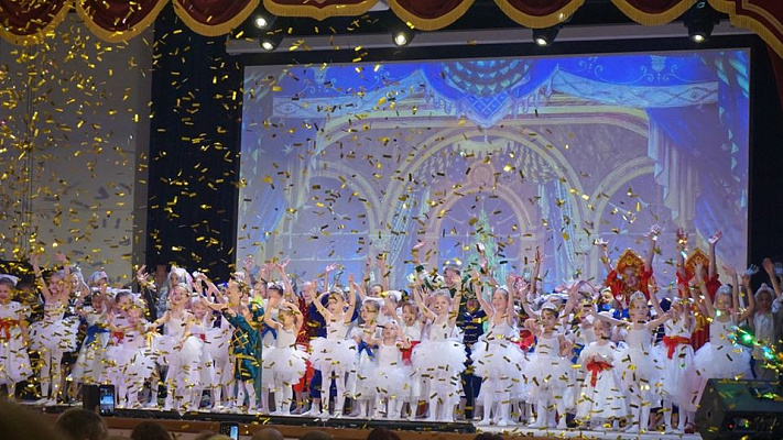 Анатолий Литовченко поздравил жителей Еманжелинска с открытием школы-студии классического балета