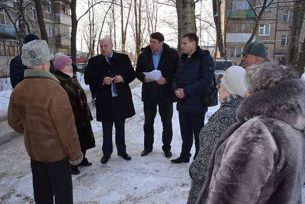 Алексей Хохлов обсудил с жителями Иваново вопросы благоустройства придомовых территорий