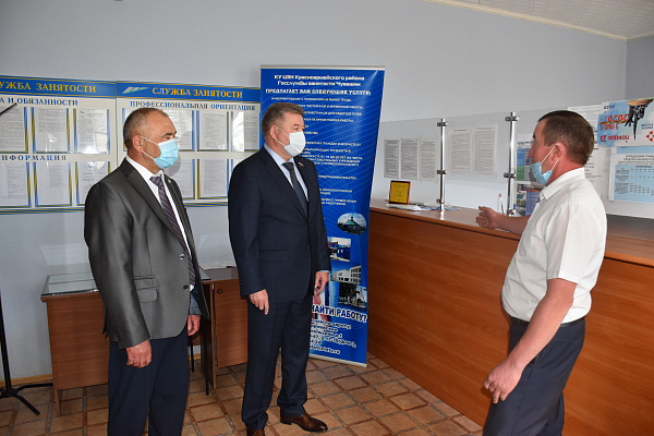 Николай Малов посетил Центр занятости населения в Красноармейском районе Чувашии