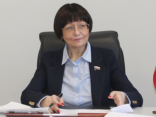 Марина Беспалова в рамках региональной недели провела личный прием граждан по телефону