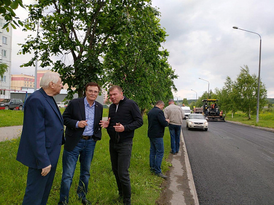 Александр Максимов проконтролировал ход ремонтных работ автомобильной дороги Новоильинского района Новокузнецка