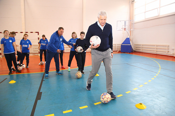 Леонид Огуль организовал мастер-класс под футболу для детей с ОВЗ