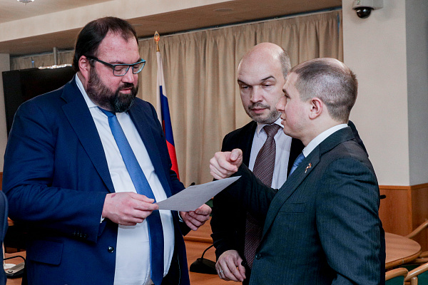 Михаил Романов направил депутатский запрос Максуту Шадаеву о возможности обеспечения бойцов в зоне СВО бесплатной мобильной связью