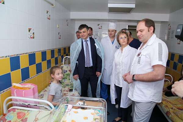 Члены комитета ГД по охране здоровья познакомились с работой томской детской больницы скорой медицинской помощи 
