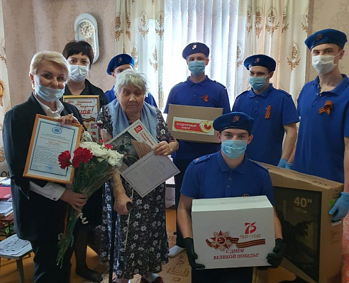  Александр Ищенко поздравил ветеранов с 75-й годовщиной Великой Победы