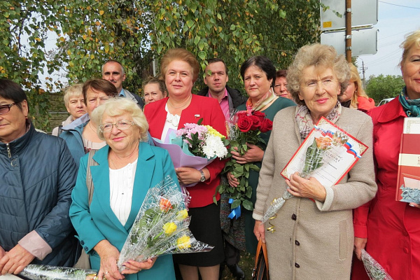 Ольга Окунева поздравила монастырщинских и починковских учителей
