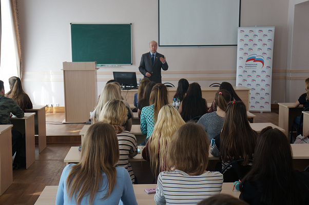 Валерий Иванов обсудил со студентами законопроекты 