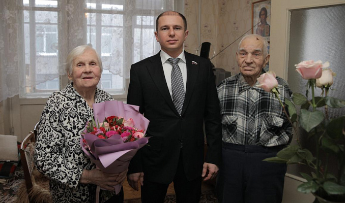 Михаил Романов поздравил с 95-летием жительницу Санкт-Петербурга
