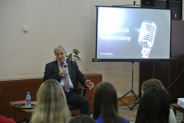 Юрий Смирнов в Вичуге встретился со старшеклассниками и провел прием граждан