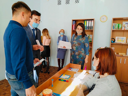 Александр Максимов принял участие в открытии ресурсного класса для детей с аутизмом в одной из школ Новокузнецка
