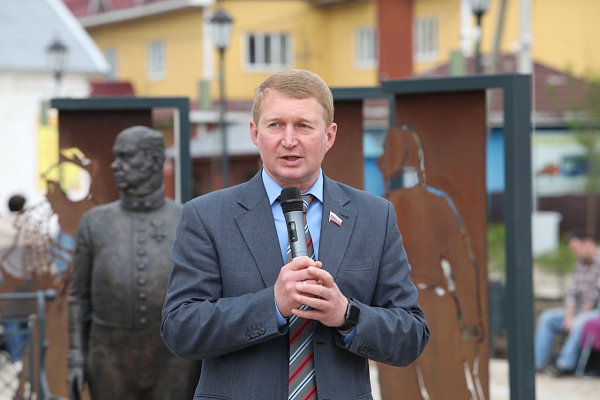 Алексей Канаев принял участие в торжественном открытии исторической торговой площади в Устюжне