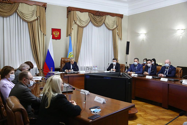 Под председательством Леонида Огуля в Астрахани прошло второе заседание экспертного совета по вопросам медицины