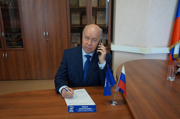 Валерий Иванов провел прием граждан для жителей Костромской области