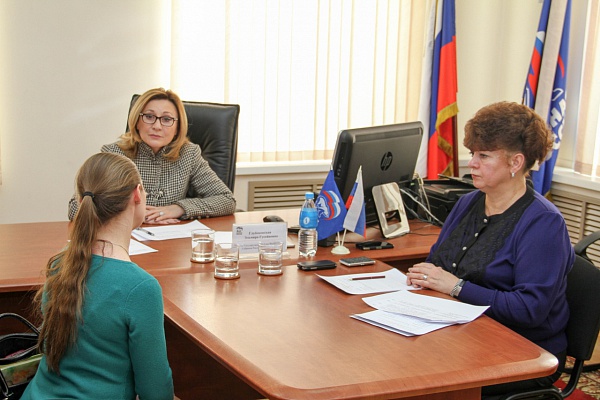 Эльмира Глубоковская провела прием граждан во Владивостоке