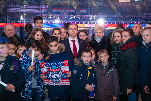 Школьники из Фрунзенского района по приглашению Михаила Романова посетили стадион «Газпром Арена»