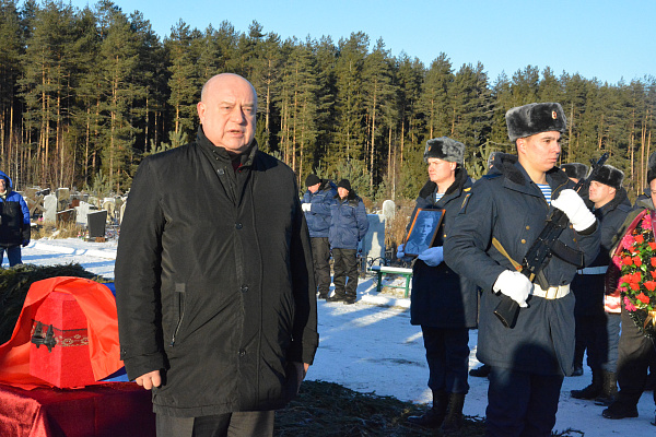 Алексей Хохлов принял участие в церемонии захоронения останков красноармейца, погибшего в 1941 году