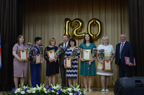 Сергей Яхнюк поздравил с 120-летием Беседский сельскохозяйственный техникум