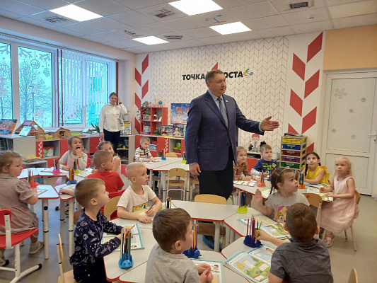 Депутаты «Единой России» контролируют качество ремонта школ и садов по всей стране