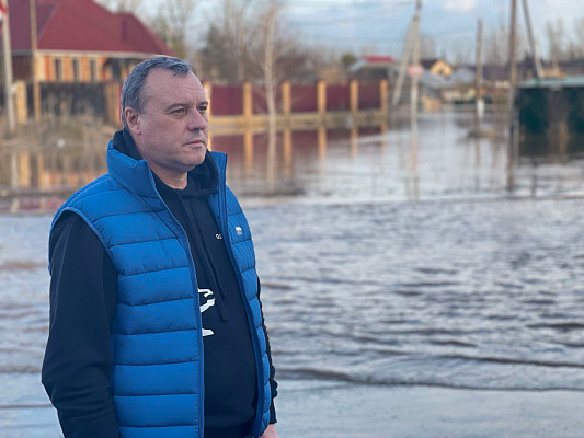 Олег Димов: «Единая Россия» привлекла еще 300 волонтеров для помощи пострадавшим от паводка в Оренбурге