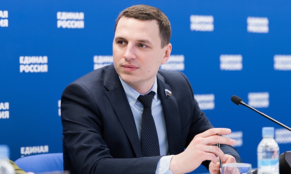 Александр Васильев: Муниципальные программы благоустройства дворов будут утверждены после обсуждения с жителями