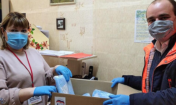 Ситуационный центр «ЕДИНОЙ РОССИИ»: врачам передают противоэпидемические костюмы