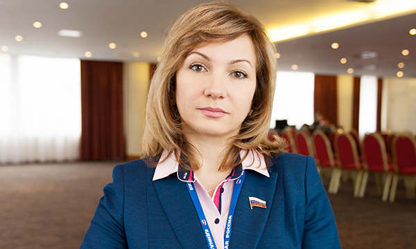 Лариса Тутова просит проверить правомерность строительства рядом с детсадом в Ярославской области