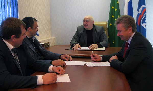 Мурат Хасанов подчеркивает роль региональных депутатов при реализации партийных проектов
