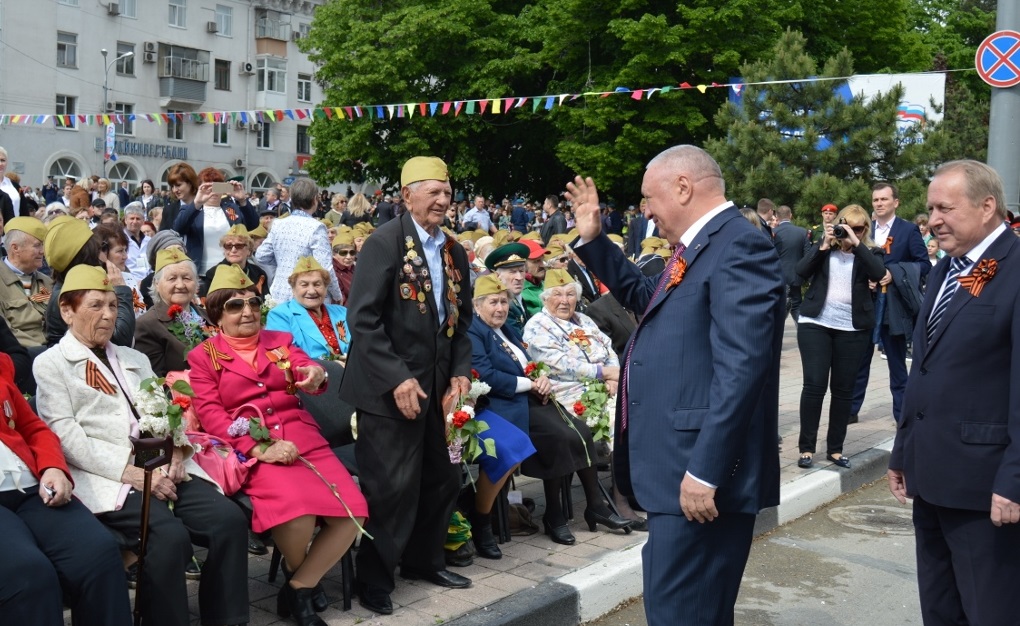 Владимир Синяговский принял участие в праздничном военном параде в городе-герое Новороссийске
