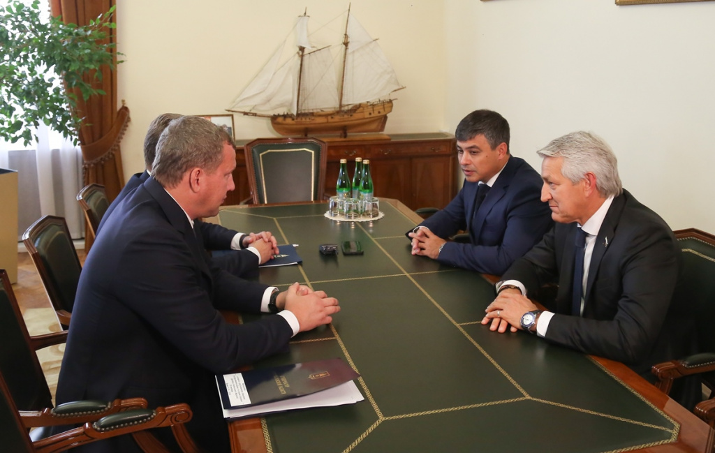 Дмитрий Морозов провел встречу с врио губернатора Астраханской области Сергеем Морозовым