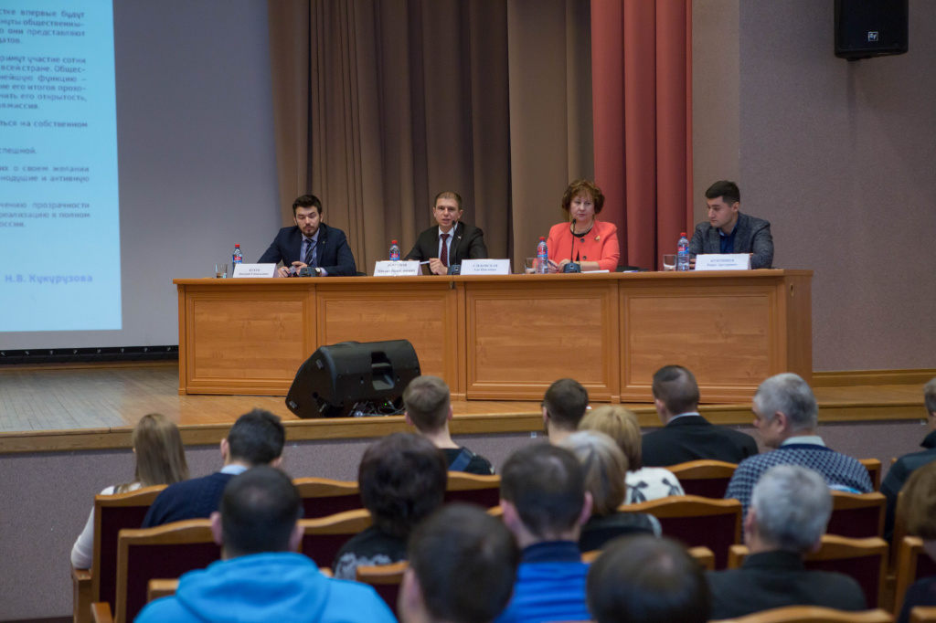 Михаил Романов провел встречу с общественными наблюдателями, которым предстоит работать 18 марта на избирательных участках Фрунзенского района Петербурга