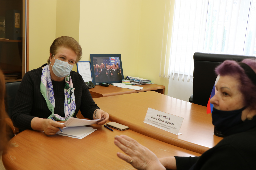 В День российского парламентаризма Ольга Окунева провела личный прием граждан в Смоленске