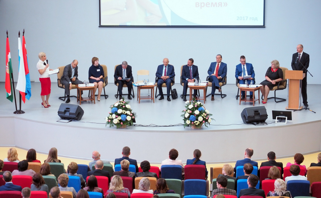 Геннадий Скляр принял участие в августовском форуме работников образования Калужской области