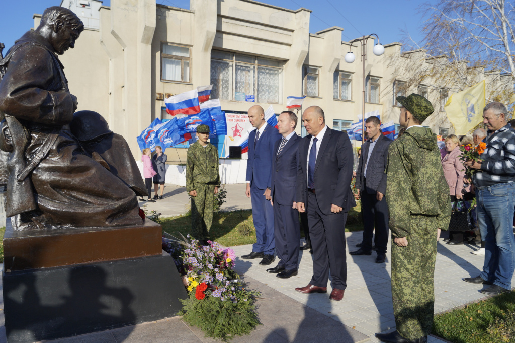 Константин Бахарев принял участие в открытии памятника погибшим в годы Великой Отечественной войны жителям села Черноземное