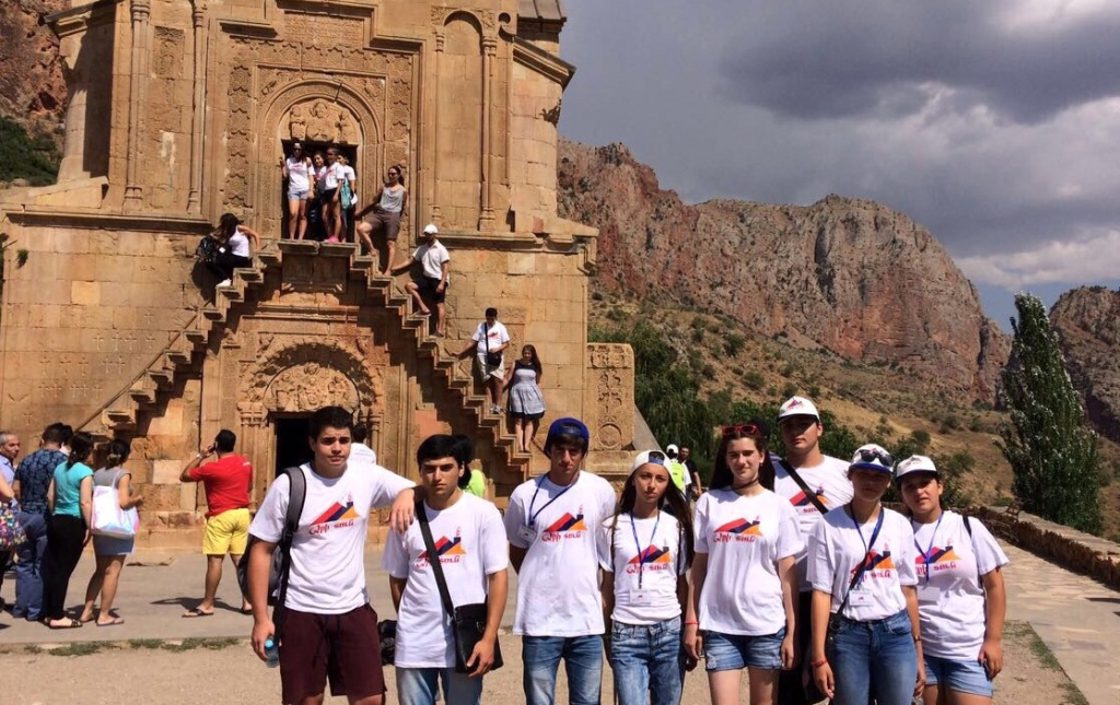 В рамках реализации партпроекта «Крепкая семья» адлерские школьники посетили Республику Армения