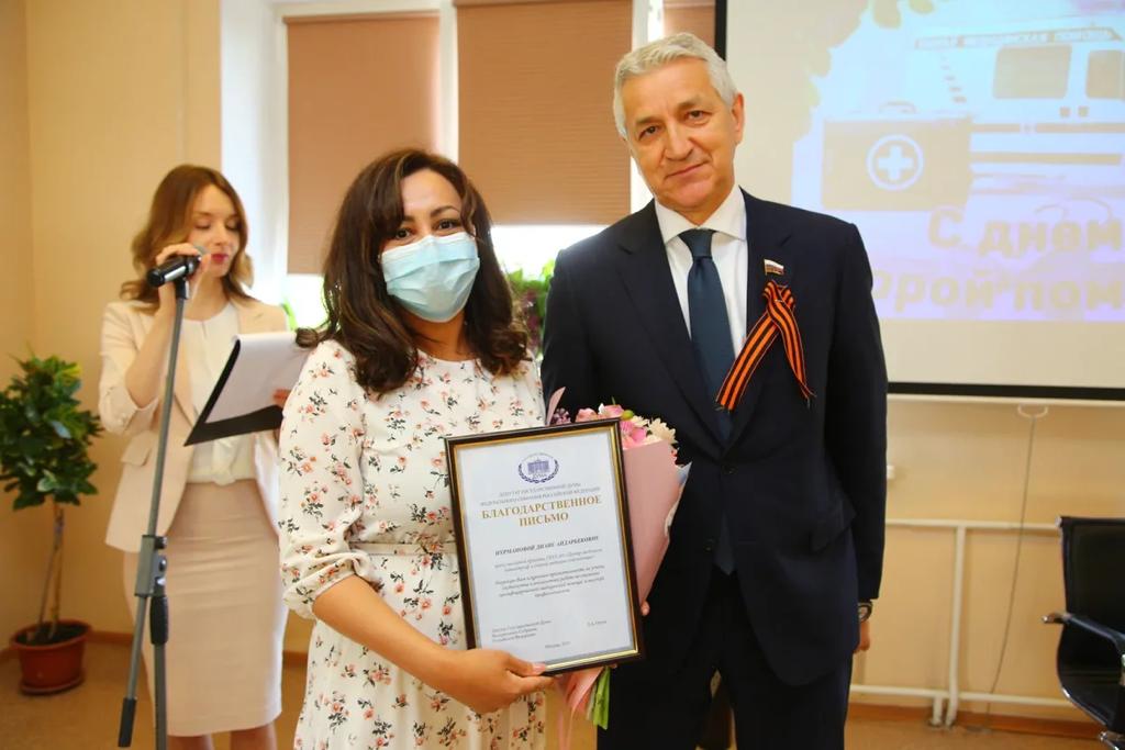 Леонид Огуль поздравил астраханских работников скорой медицинской помощи с профессиональным праздником