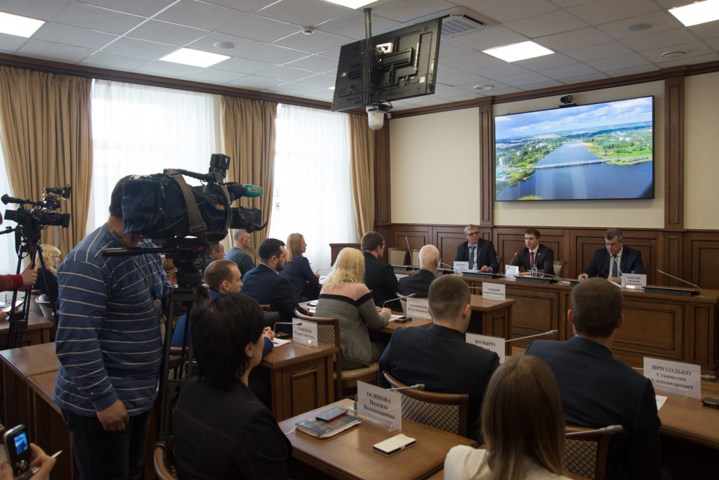 Михаил Романов провел совещание по вопросам экологии в Колпинском районе