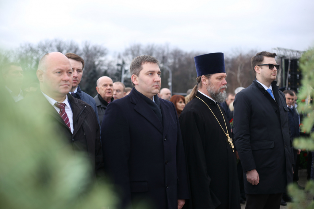 Дмитрий Ламейкин принял участие в церемонии возложения цветов к мемориалу «Жертвам фашистского террора»