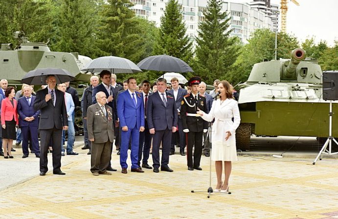 Открытие памятника танку «Т-34» в парке «Победа» в Набережных Челнах