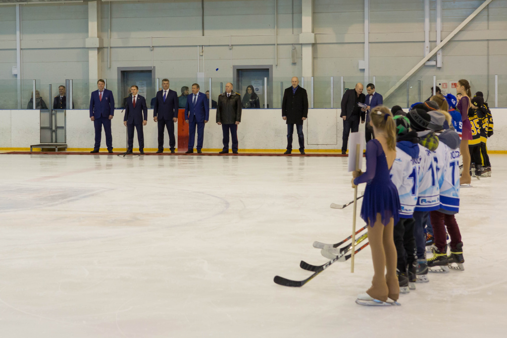 Михаил Романов принял участие в открытии детско-юношеского турнира по хоккею в Колпино