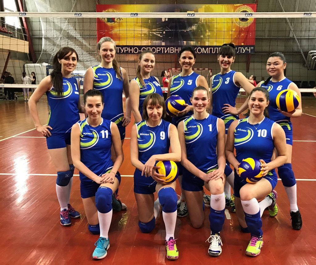 Женская сборная Госдумы вышла в полуфинал соревнований по волейболу