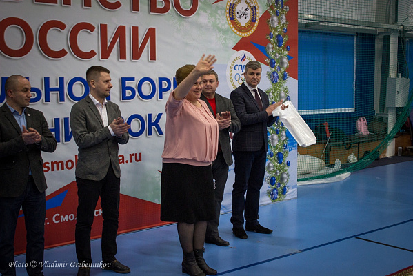 Ольга Окунева посетила соревнования по вольной борьбе среди юниорок