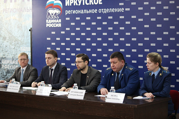 Александр Якубовский провел выездное совещание по проблемным объектам Иркутской области 