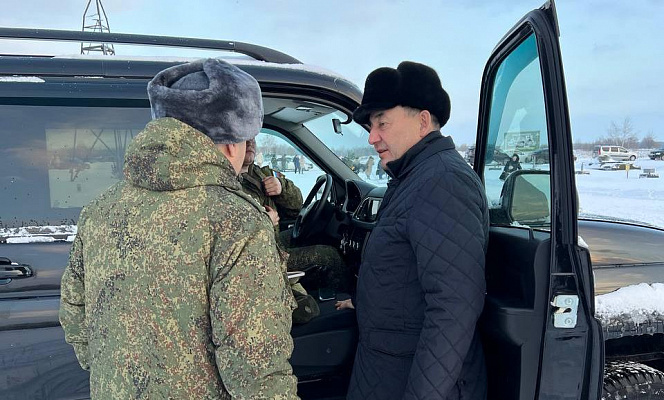 Марат Нуриев передал автомобиль «УАЗ патриот» военнослужащим на передовую