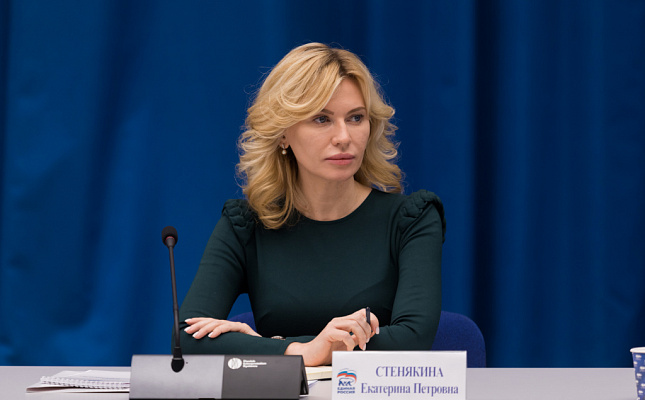 Екатерина Стенякина просит Правительство РФ разрешить доступ волонтеров в социальные учреждения