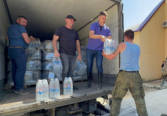 Сергей Алтухов доставил 20 тонн питьевой воды в пострадавшие от стихийного бедствия населенные пункты в Туапсинском районе