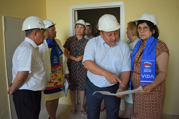 Римма Утяшева посетила строящуюся поликлинику городской больницы № 9 в микрорайоне Затон