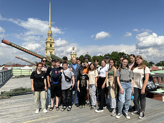 При поддержке «Единой России» школьники из новых регионов знакомятся с достопримечательностями страны