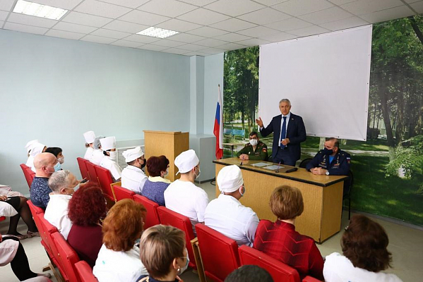 Леонид Огуль встретился с жителями Ахтубинского района, с медиками, посетил поликлинику в Болхунах и два сельских ФАПа
